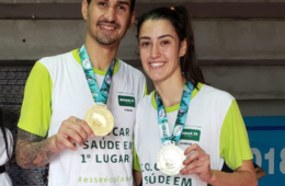 Netinho Marques e Talisca Reis exibem medalha de ouro